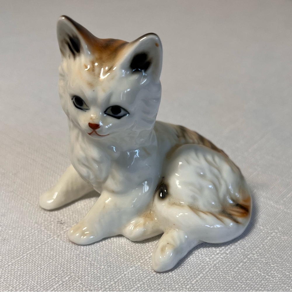 Vintage Cat Figurine
Orange Tabby
Collectible. Sweet!